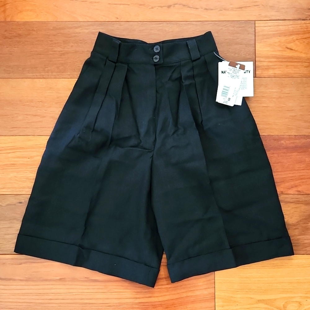 NWT Vintage Jones New York Black high-waisted shorts with hem fold. Size 2P.